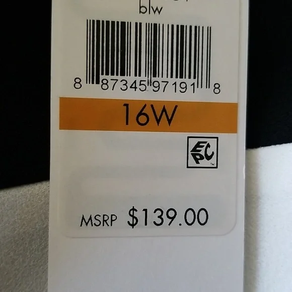 Women's dress - Picture 8 of 8